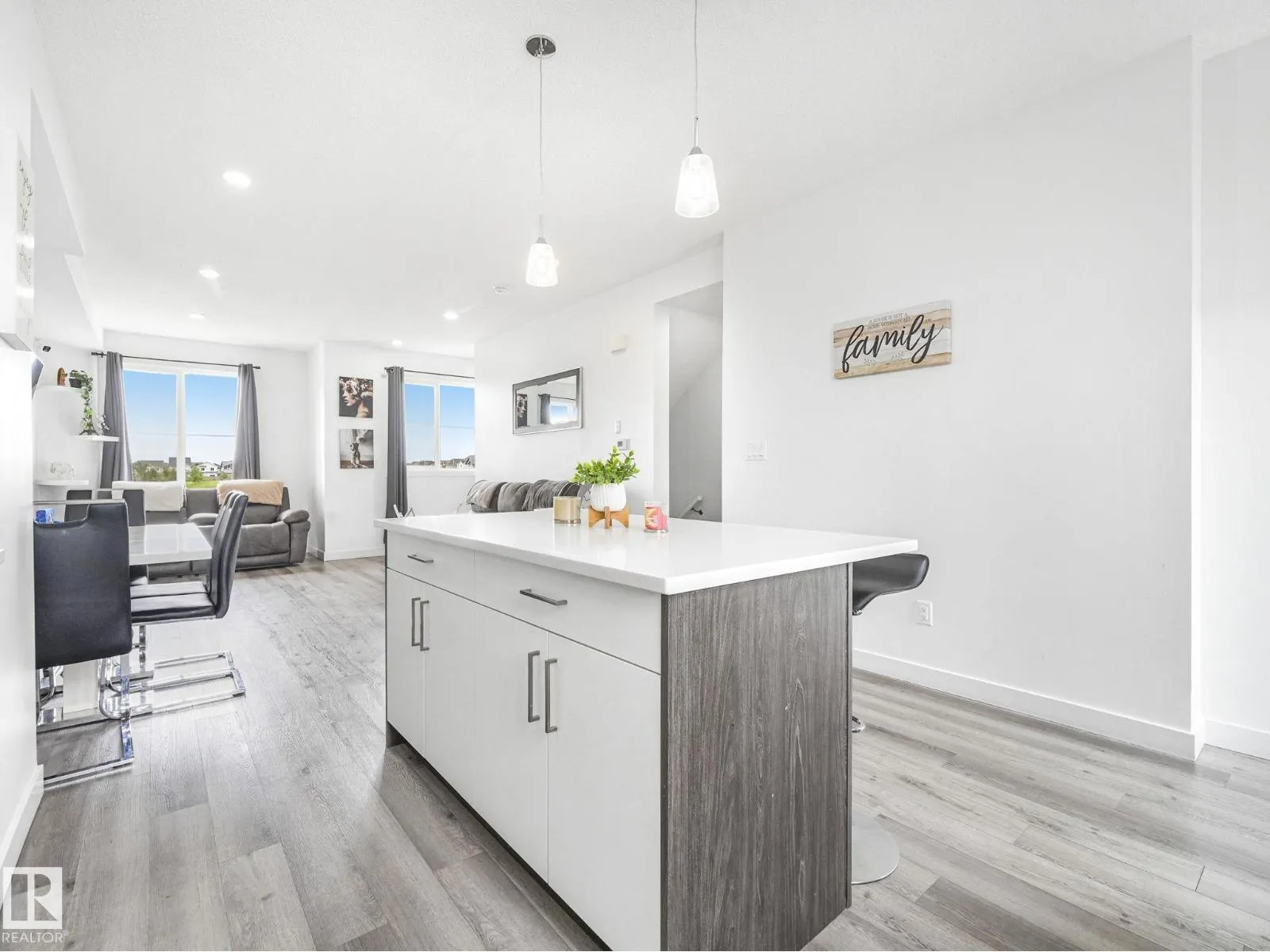22764 97 AV NW