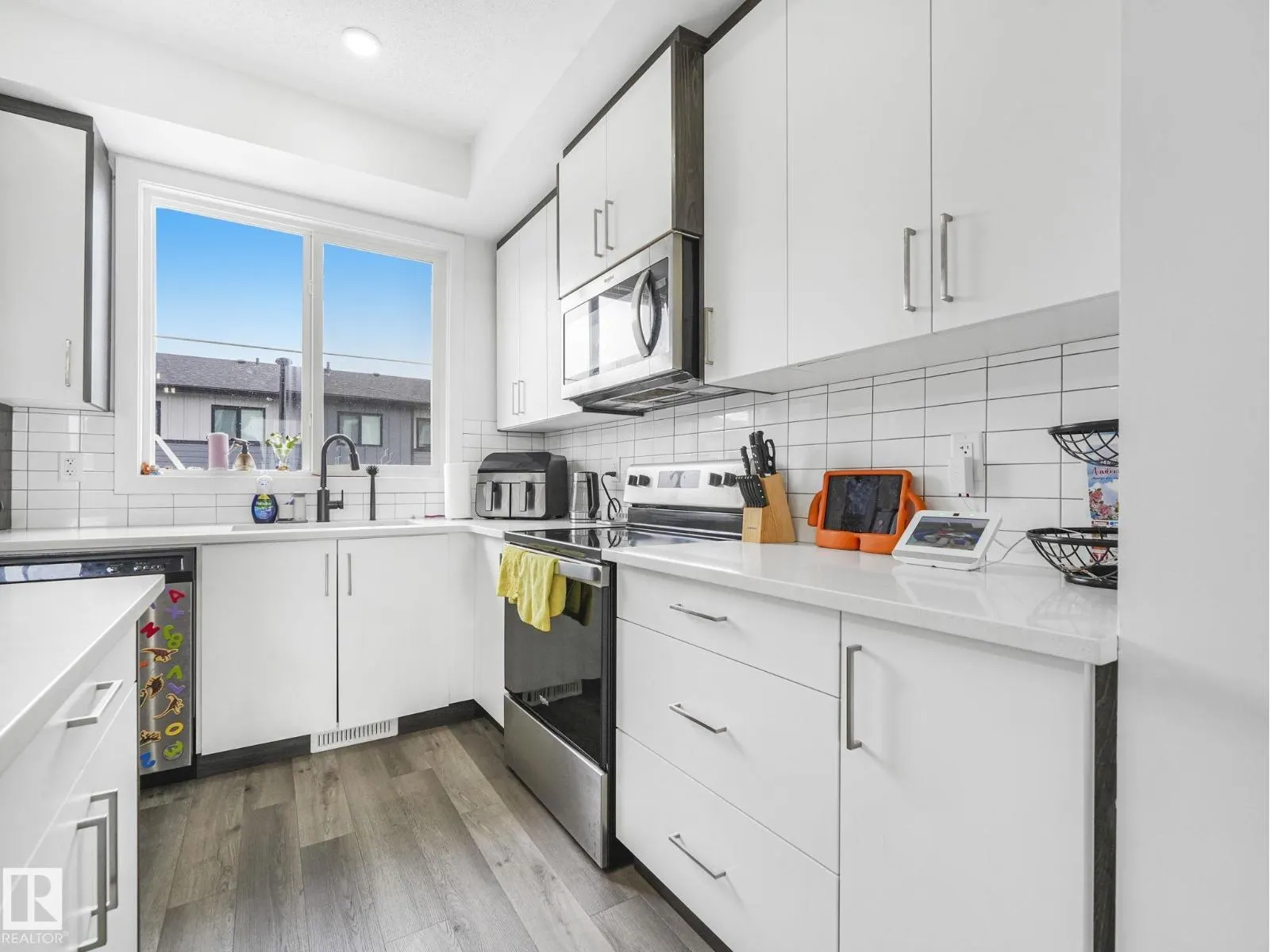 22764 97 AV NW