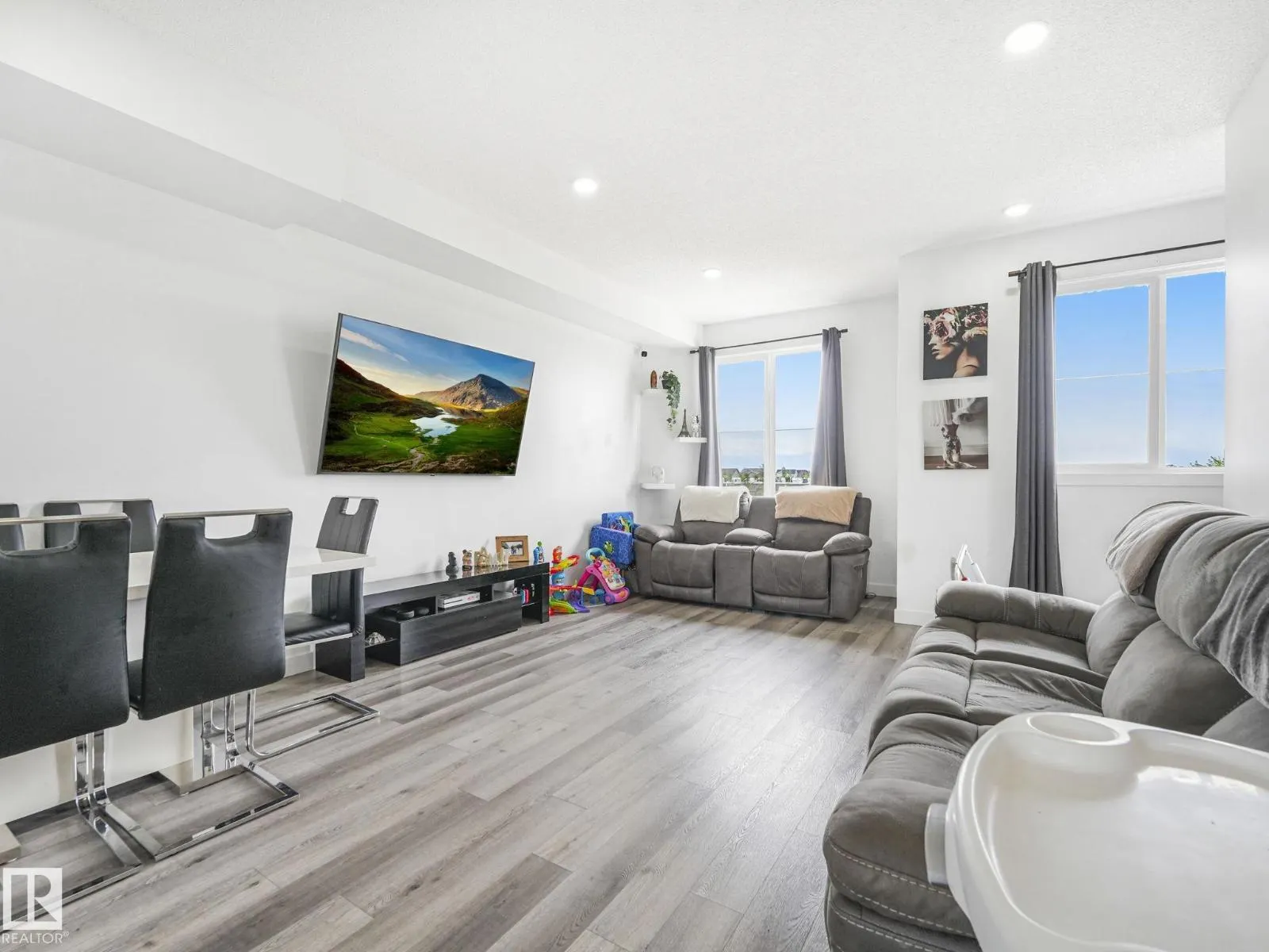 22764 97 AV NW