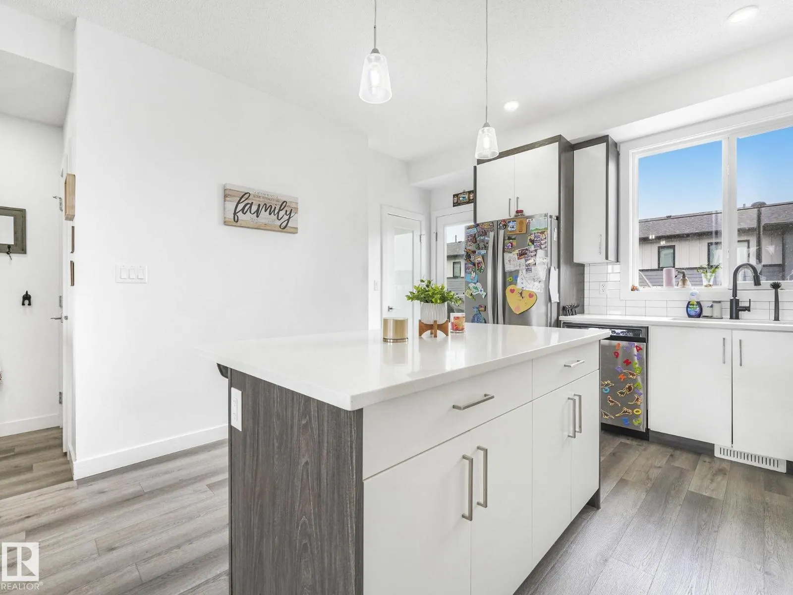 22764 97 AV NW