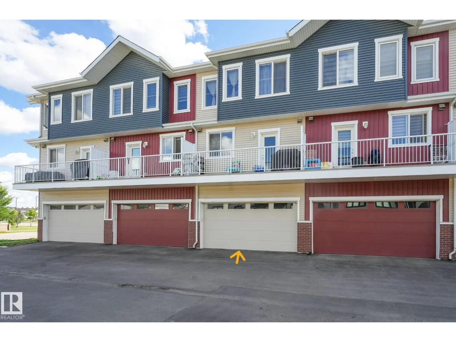 22764 97 AV NW