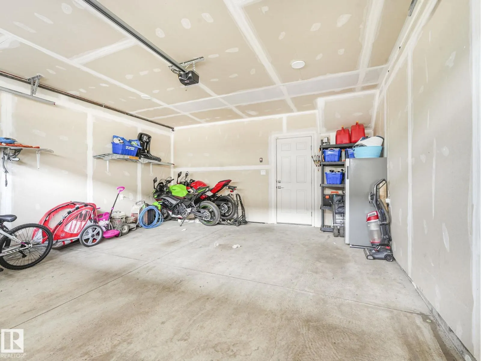 22764 97 AV NW