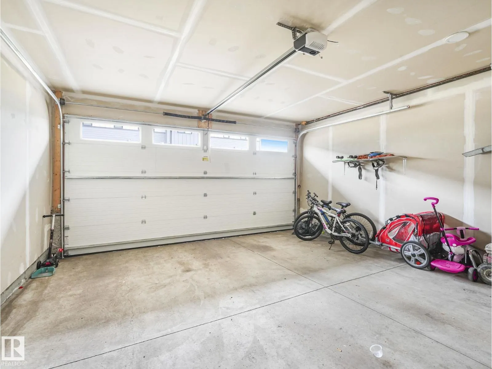 22764 97 AV NW