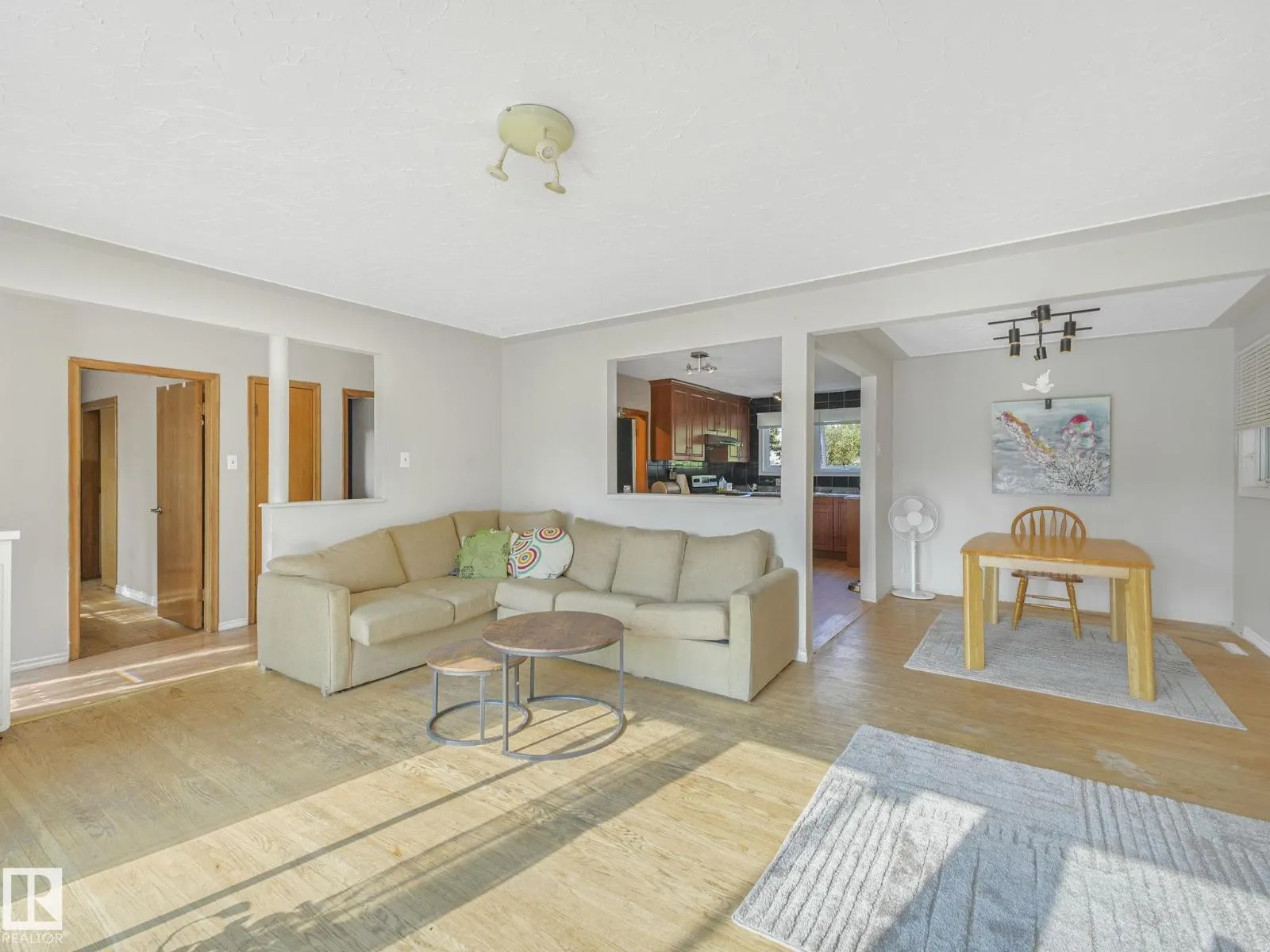 9811 75 ST NW
