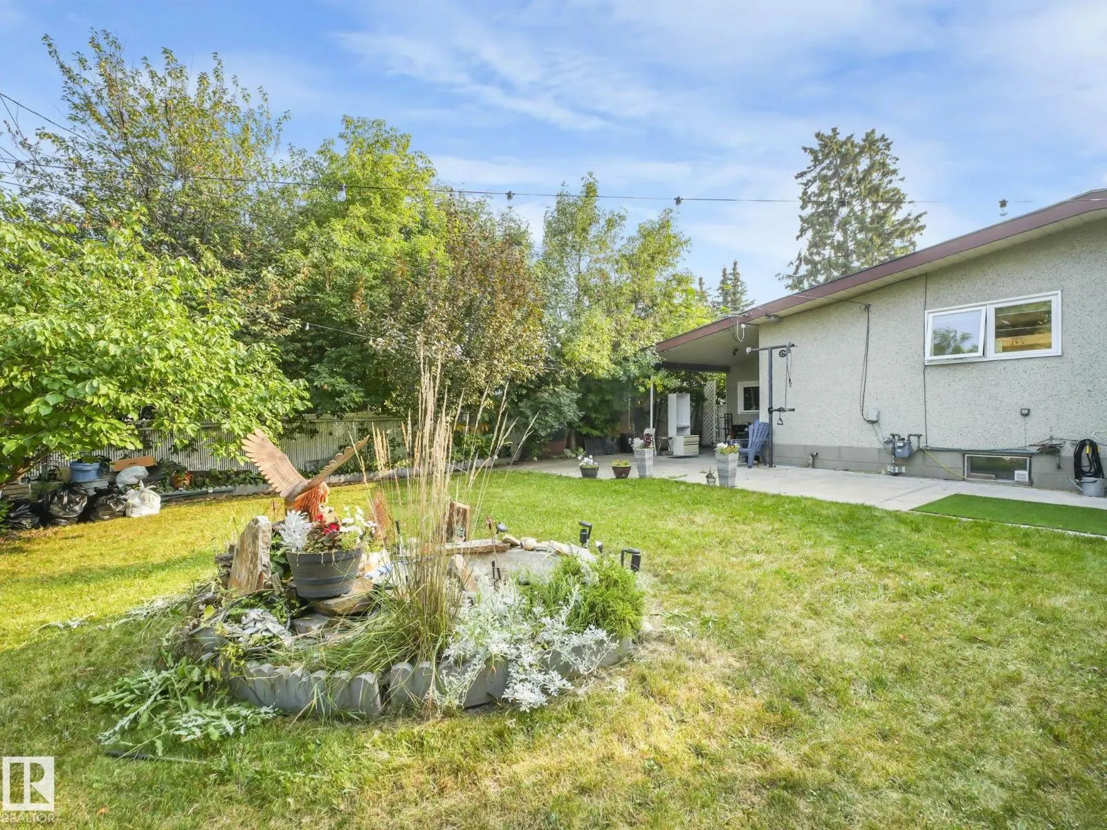 9811 75 ST NW