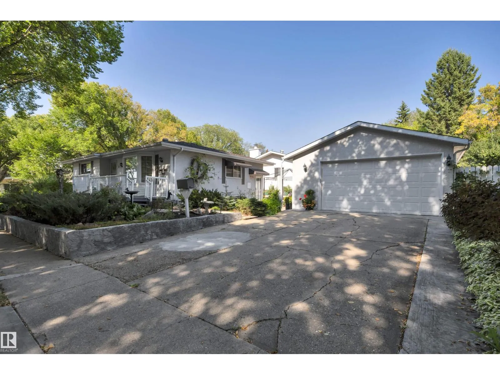 9 BURNHAM AV