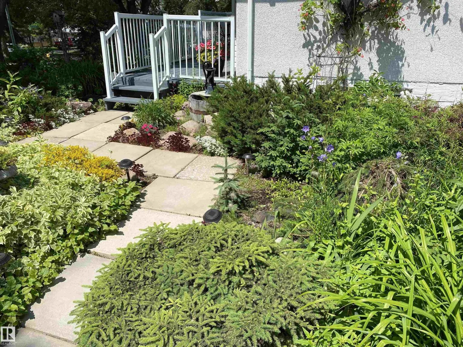 9 BURNHAM AV