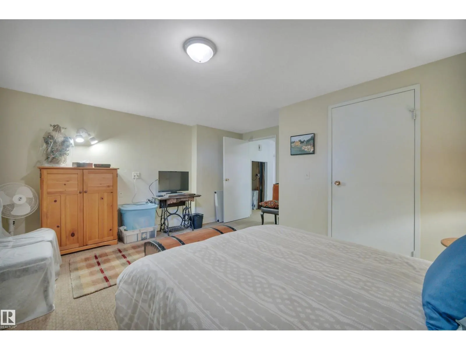 9 BURNHAM AV