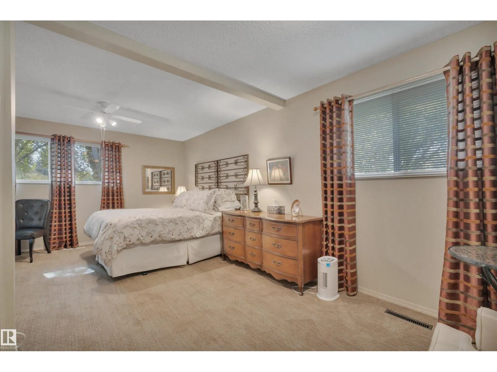 9 BURNHAM AV