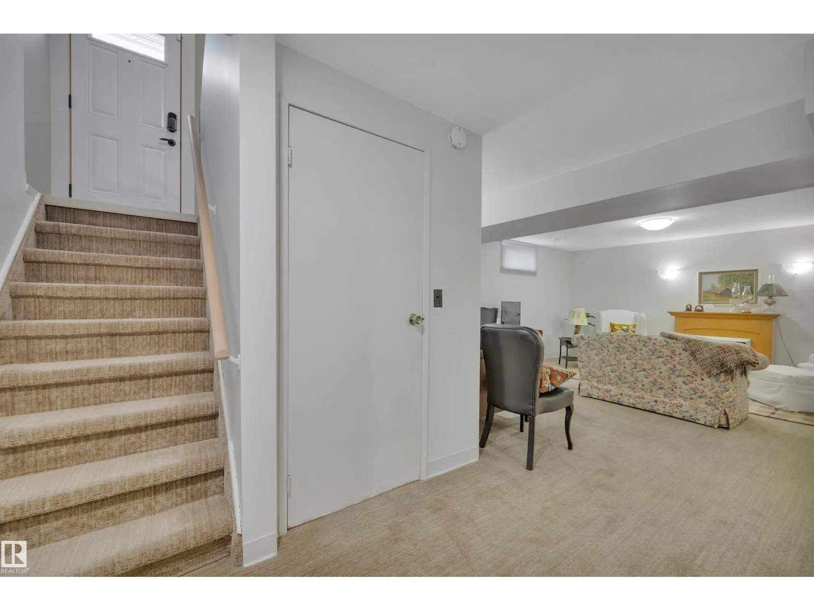 9 BURNHAM AV