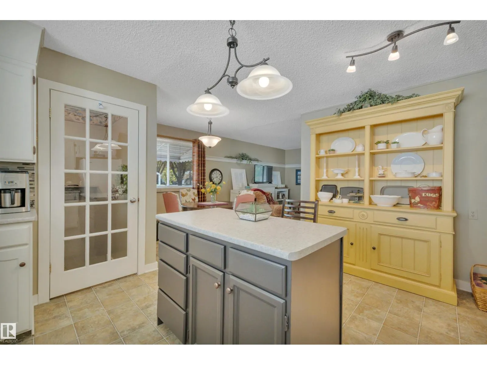 9 BURNHAM AV