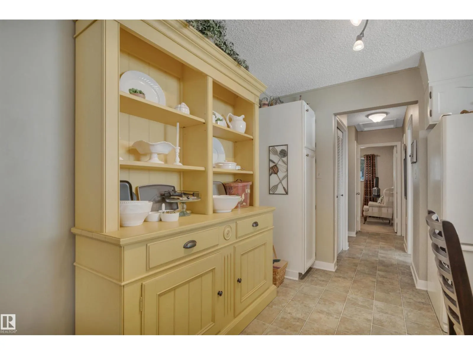 9 BURNHAM AV