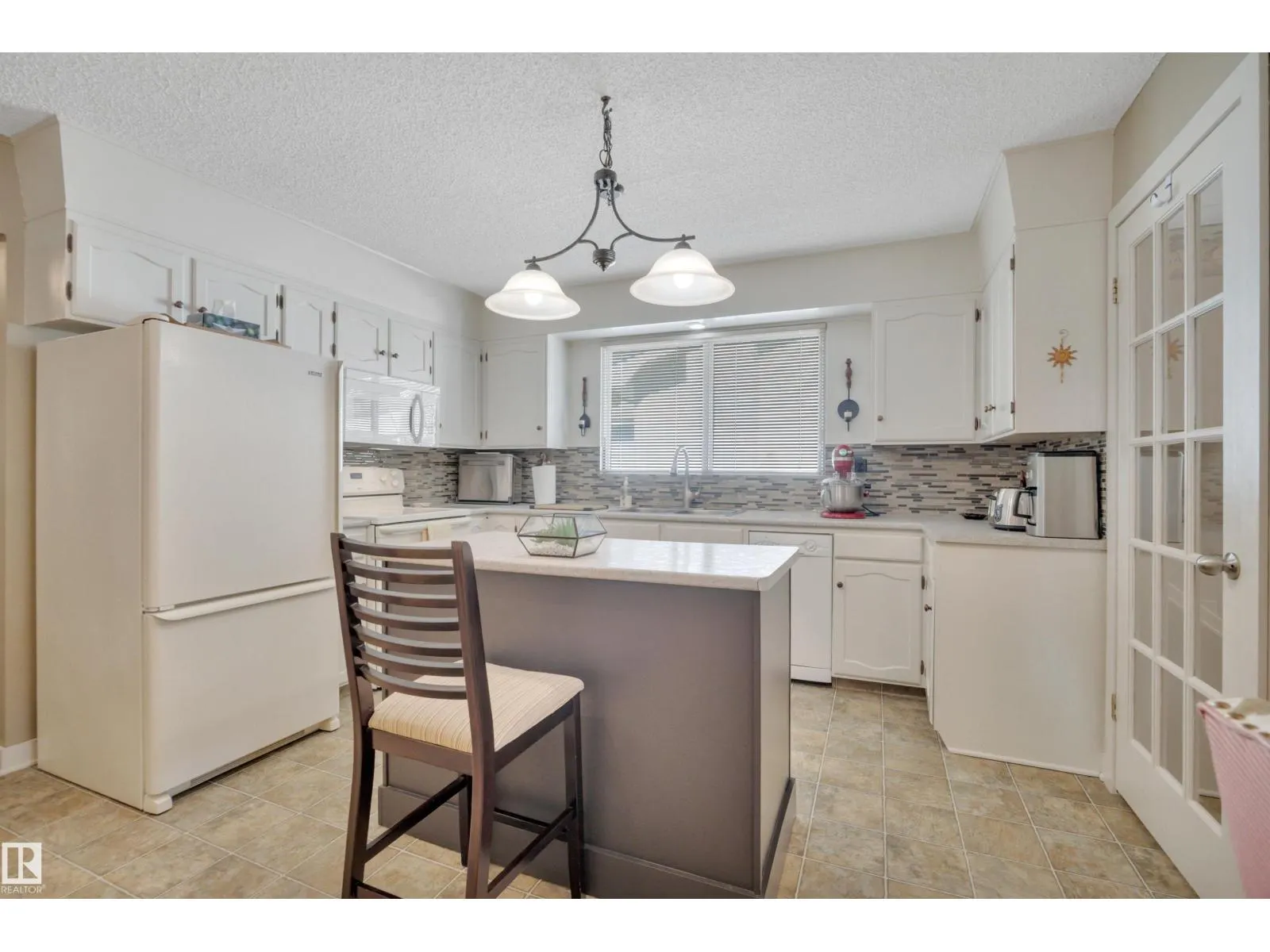 9 BURNHAM AV