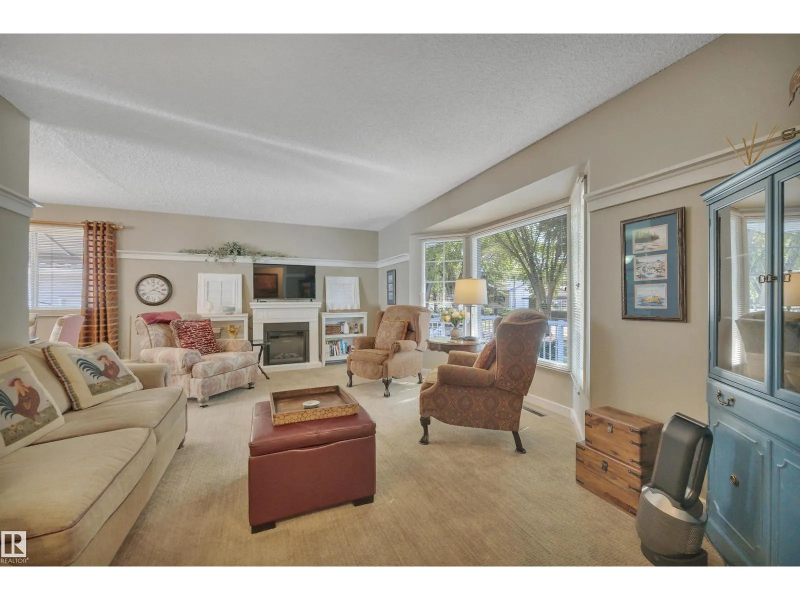 9 BURNHAM AV