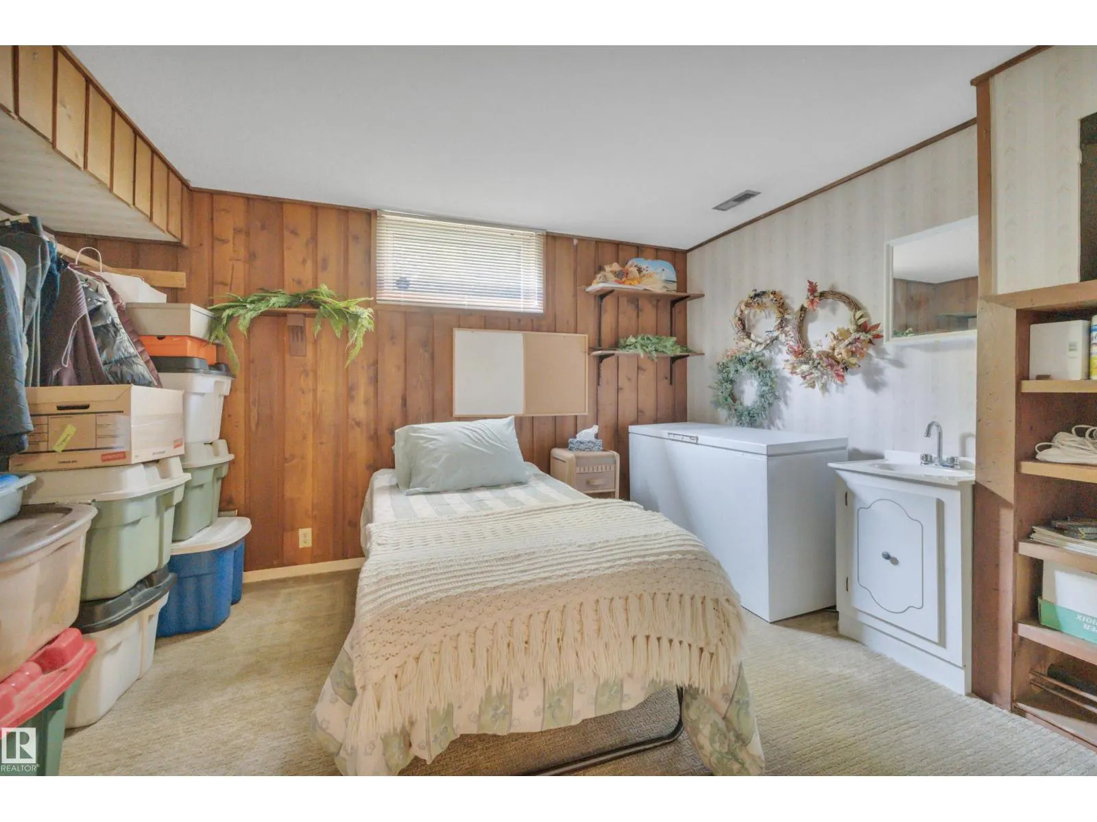 9 BURNHAM AV