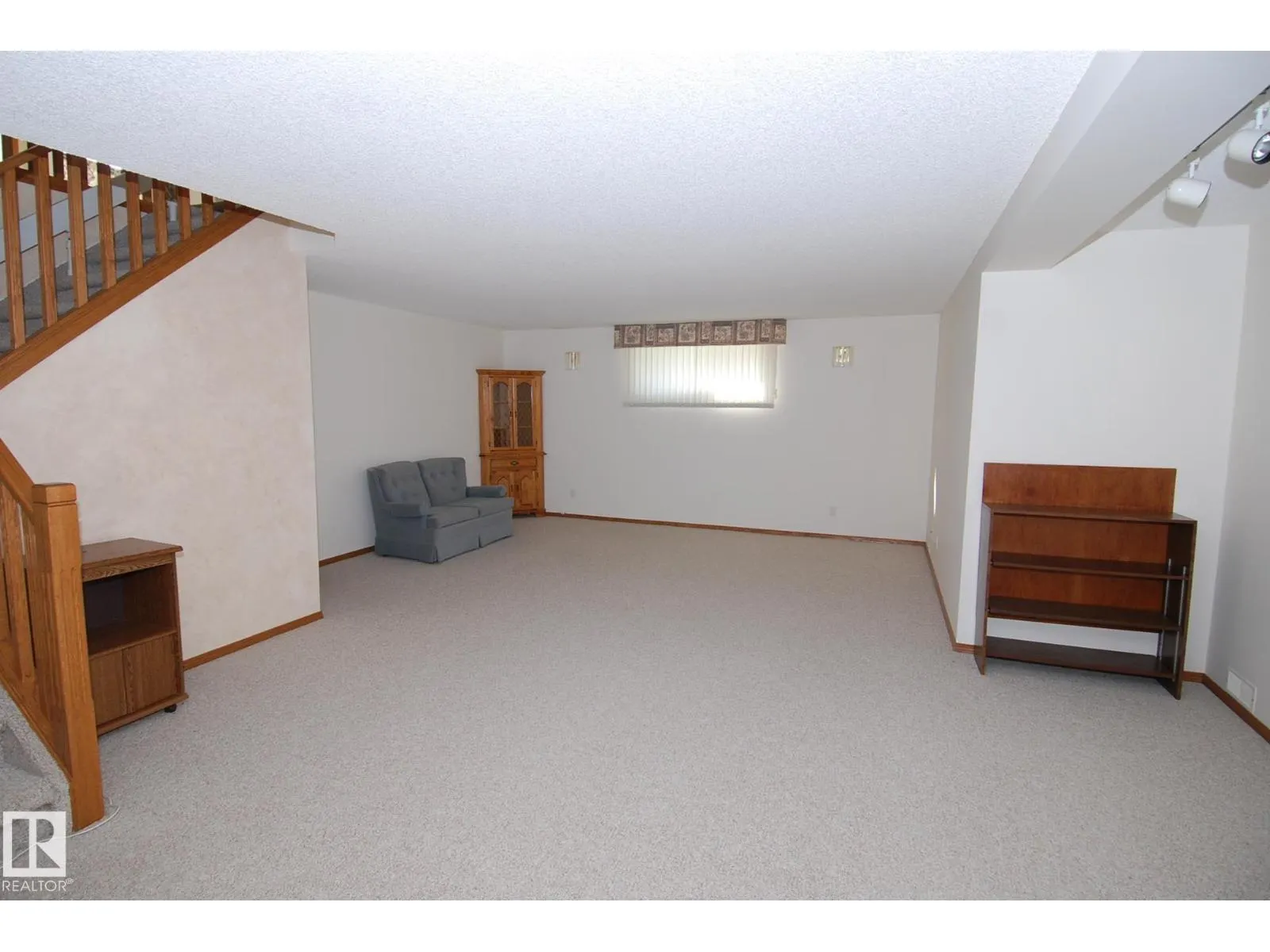 2 ALTON DR