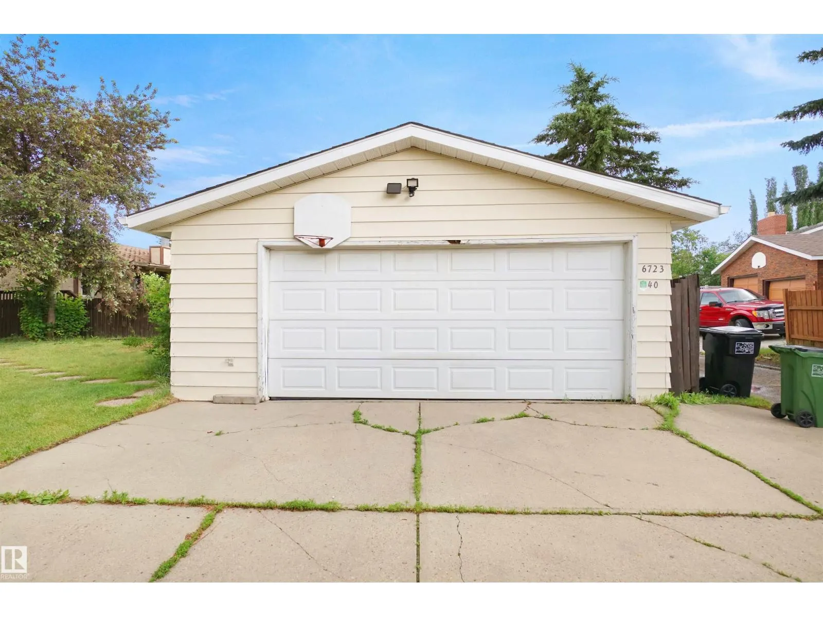 6723 40 AV NW