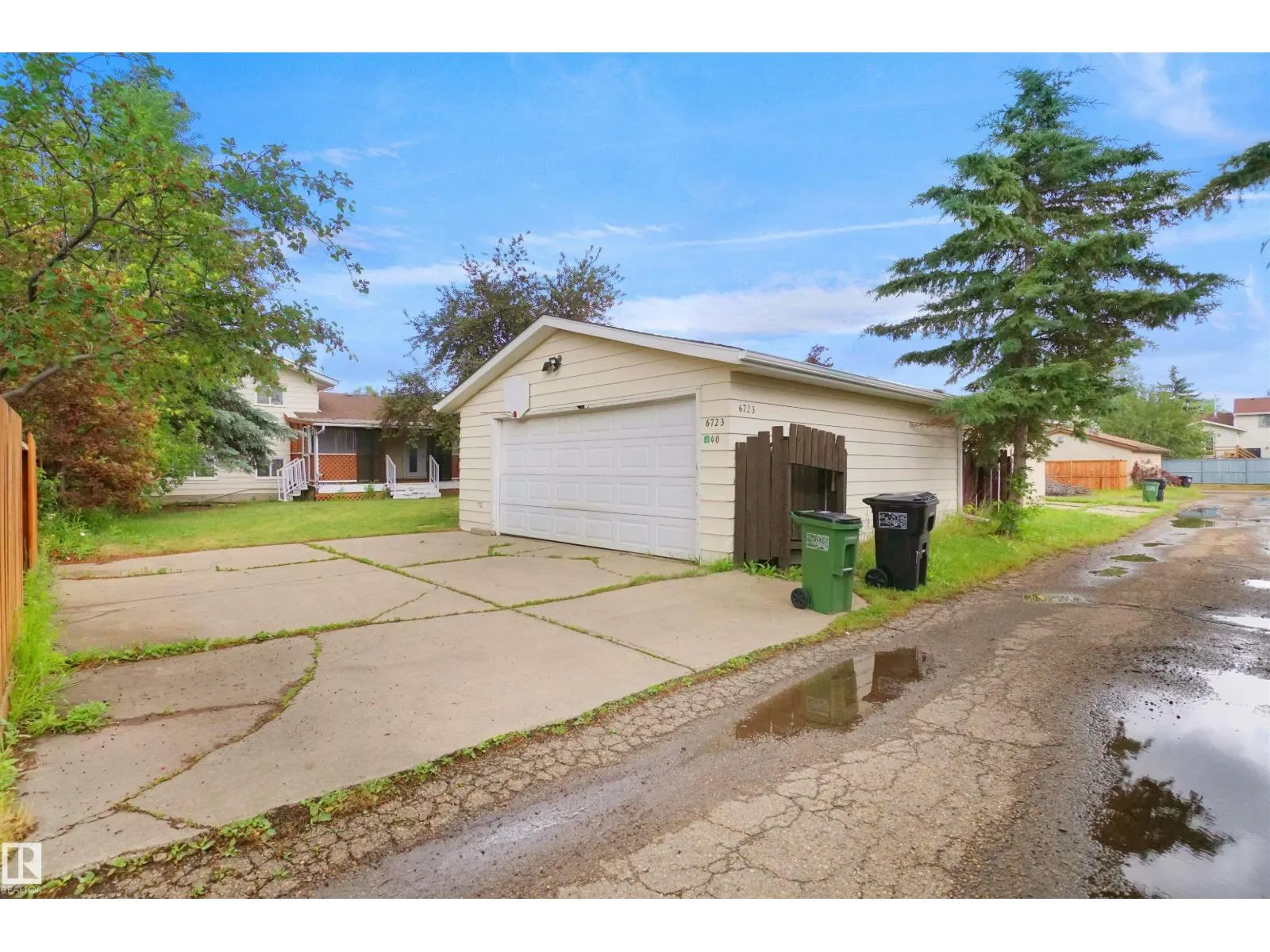6723 40 AV NW