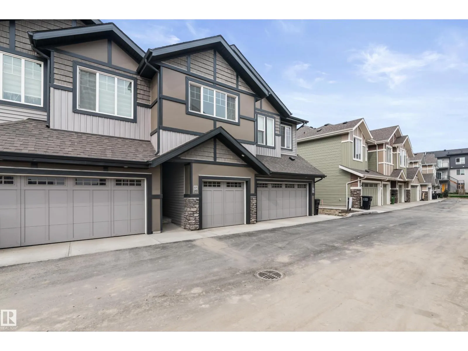 #20 740 DANIELS WY SW