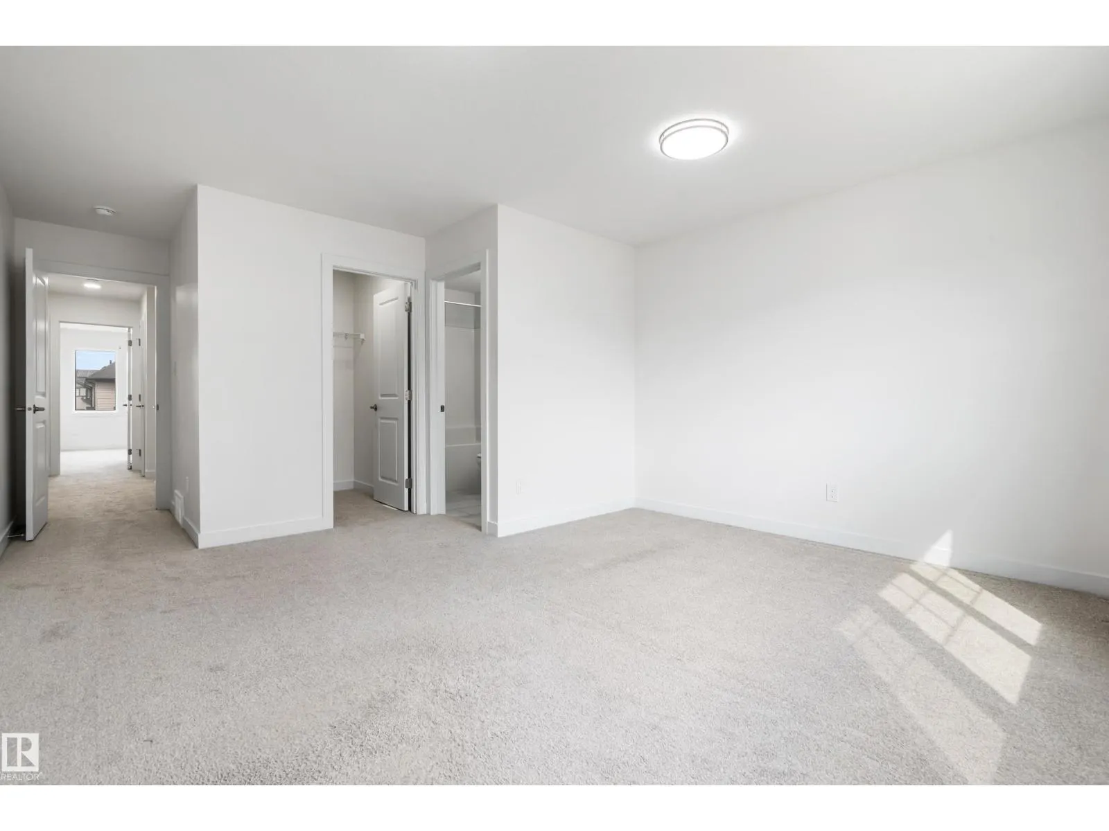 #20 740 DANIELS WY SW