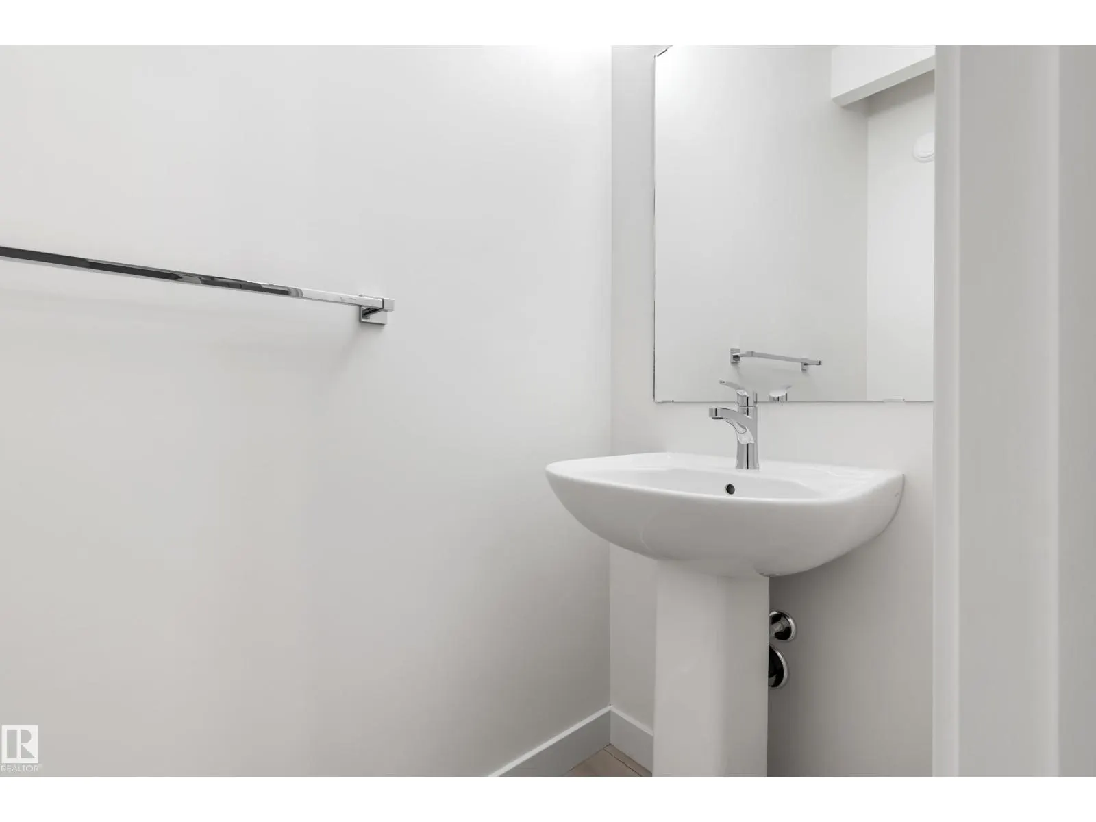 #20 740 DANIELS WY SW