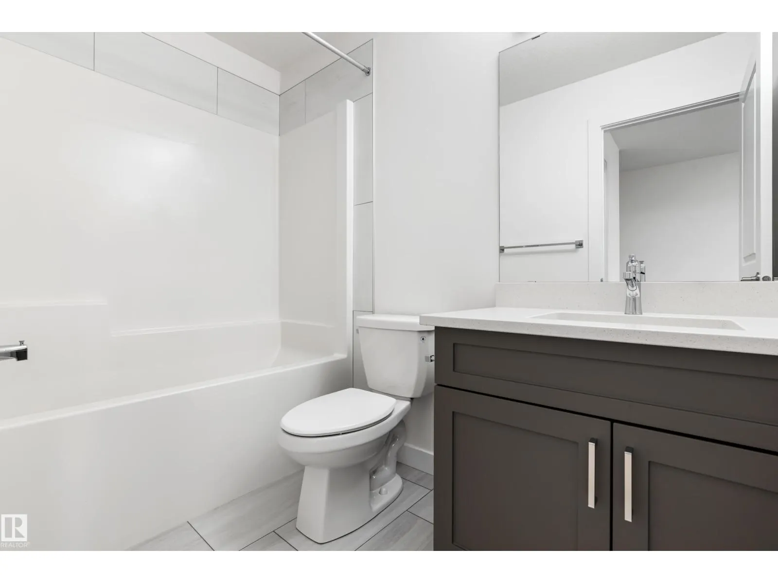 #20 740 DANIELS WY SW