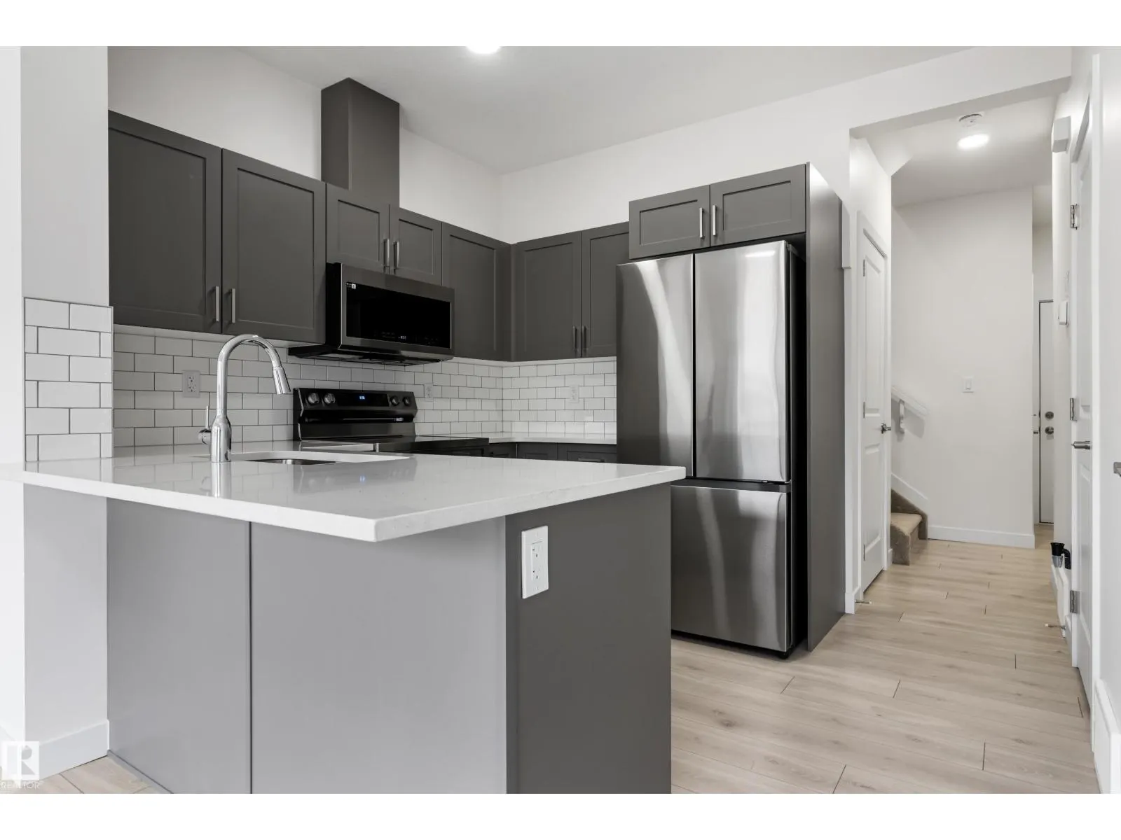 #20 740 DANIELS WY SW