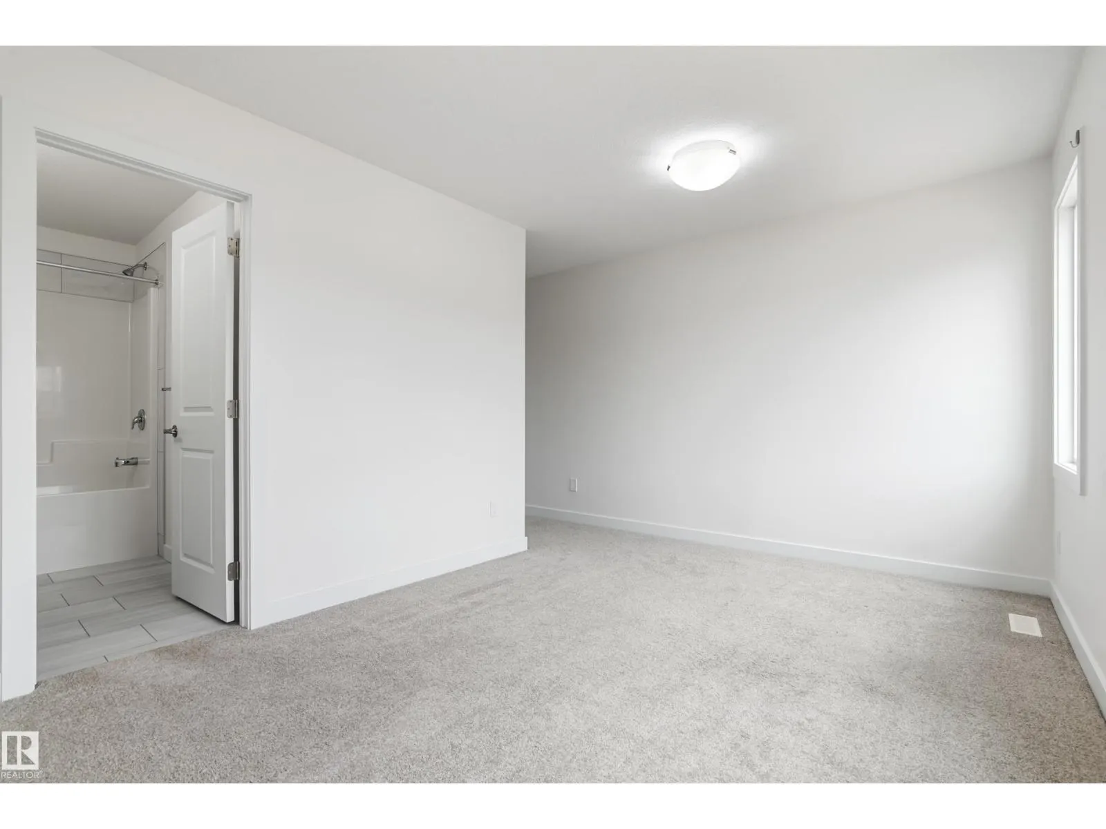 #20 740 DANIELS WY SW