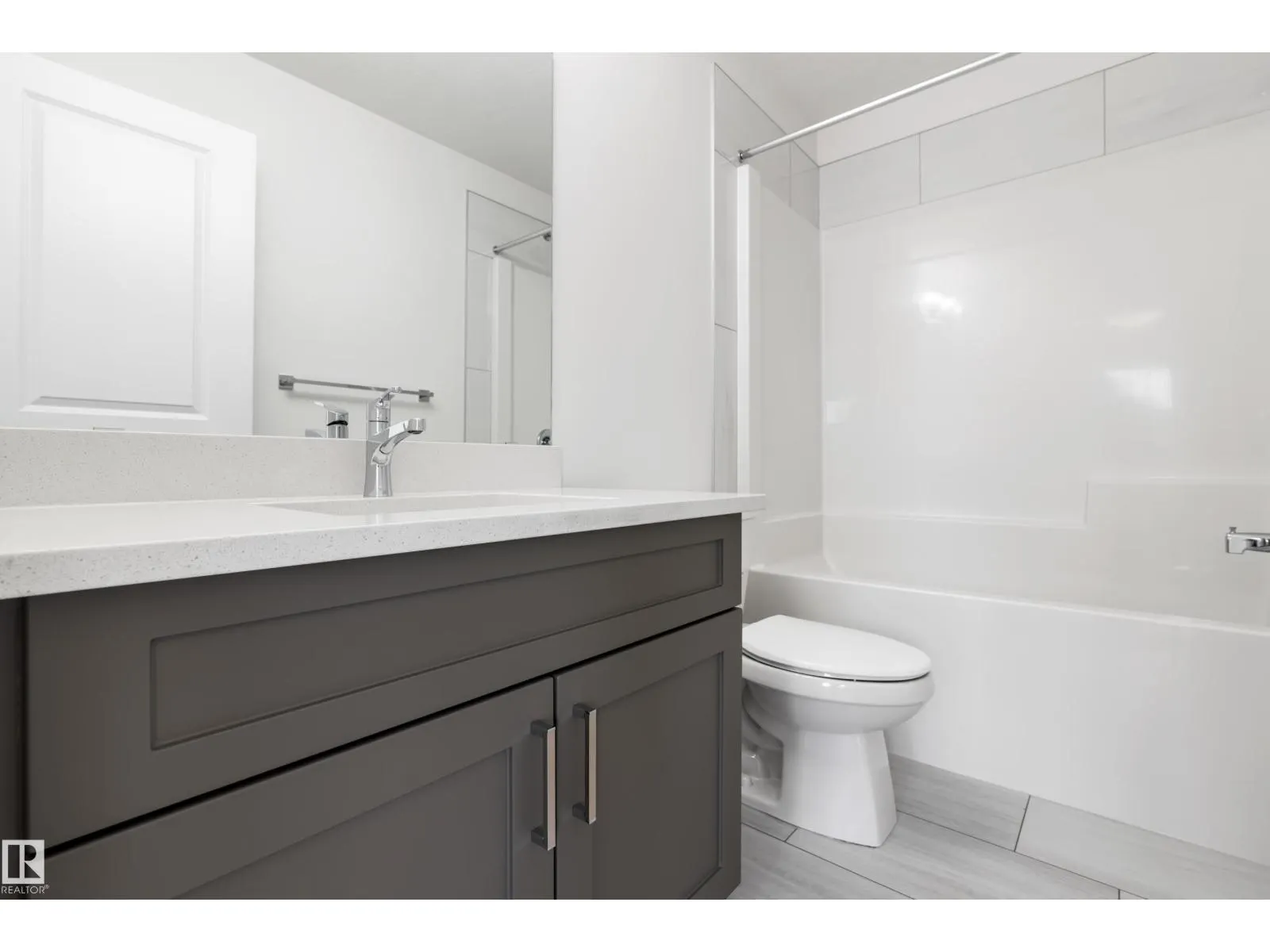 #20 740 DANIELS WY SW
