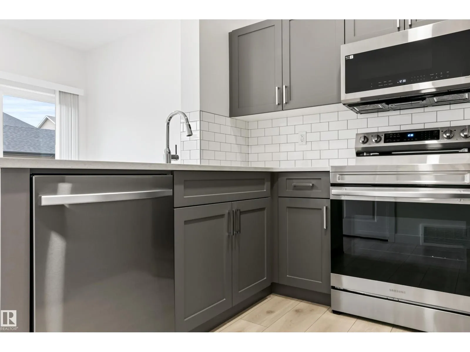 #20 740 DANIELS WY SW