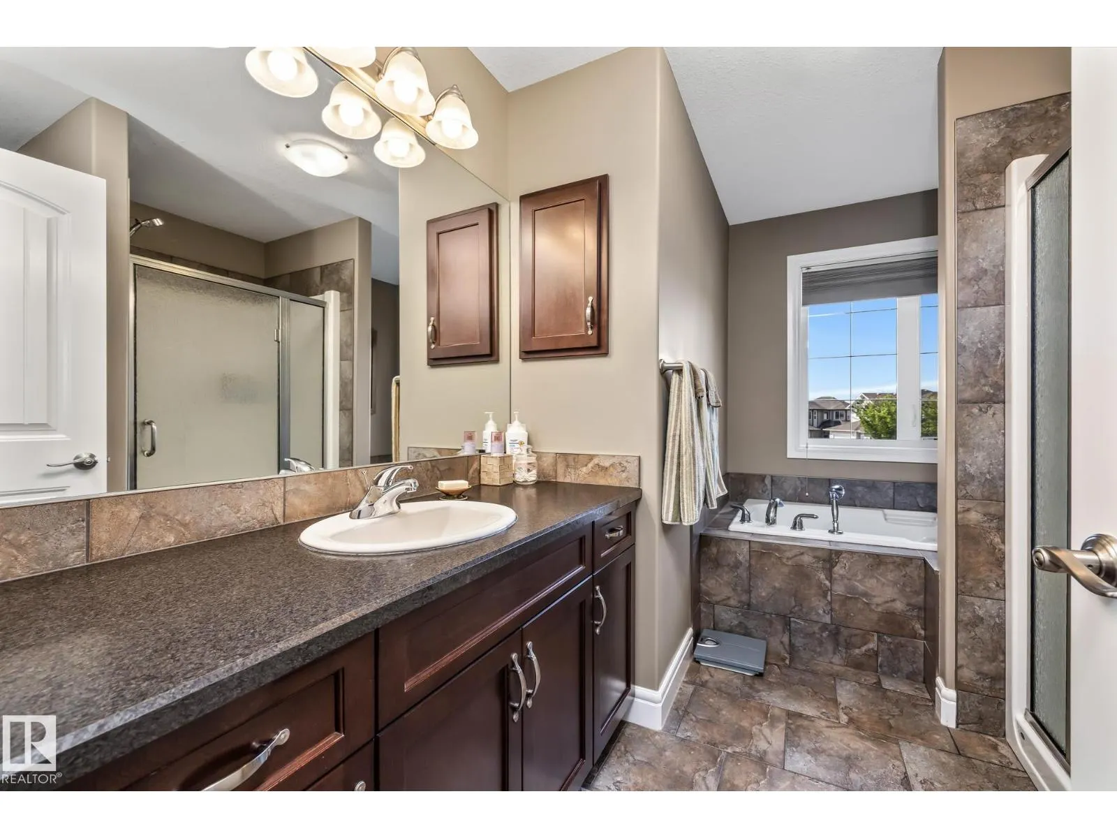 39 HILLSIDE TC