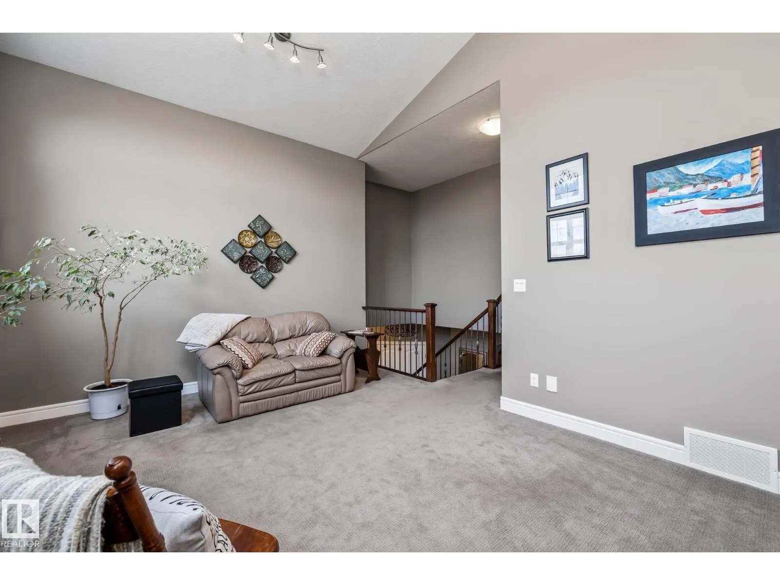 39 HILLSIDE TC