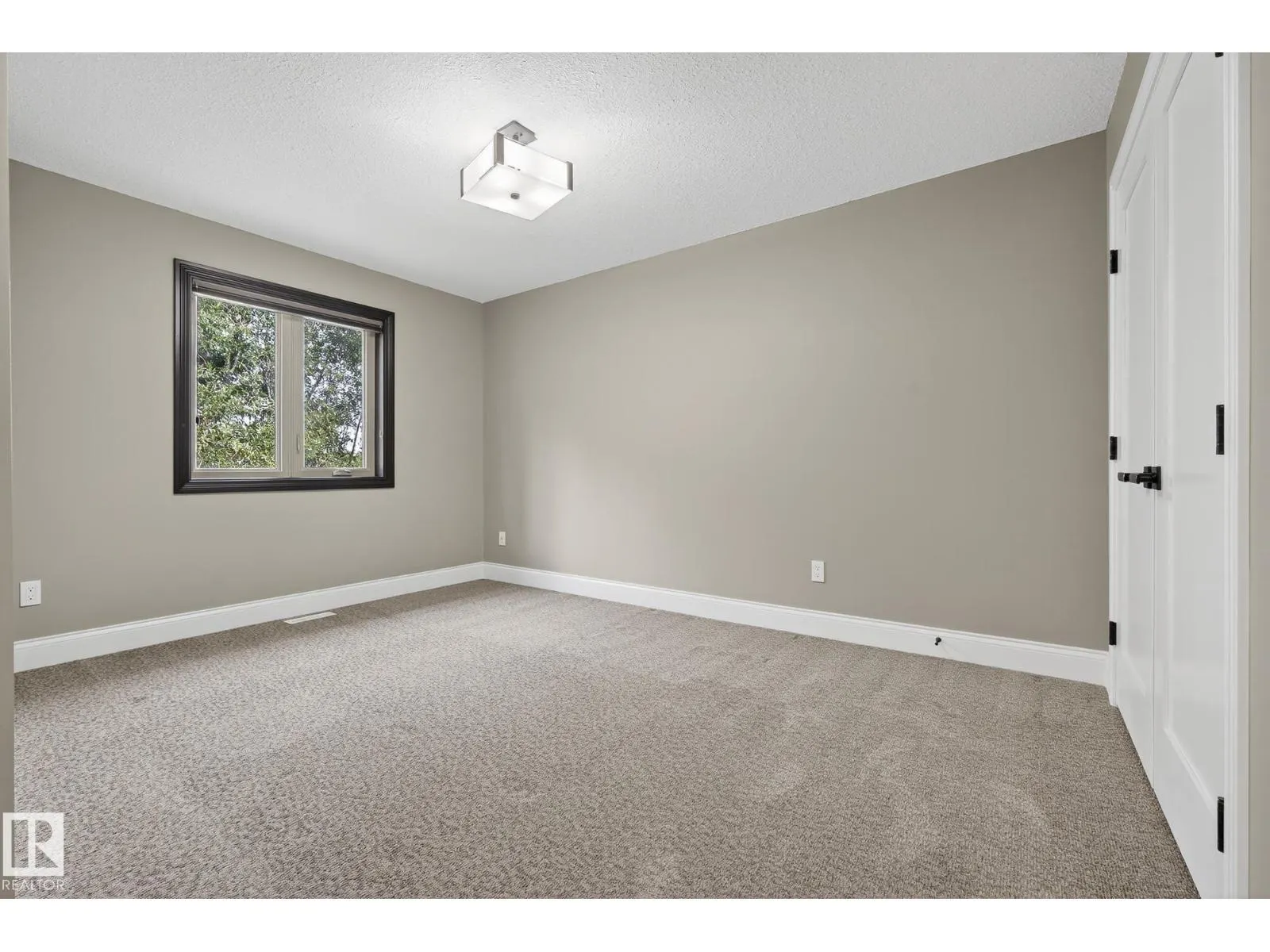 26028 MEADOWVIEW DR