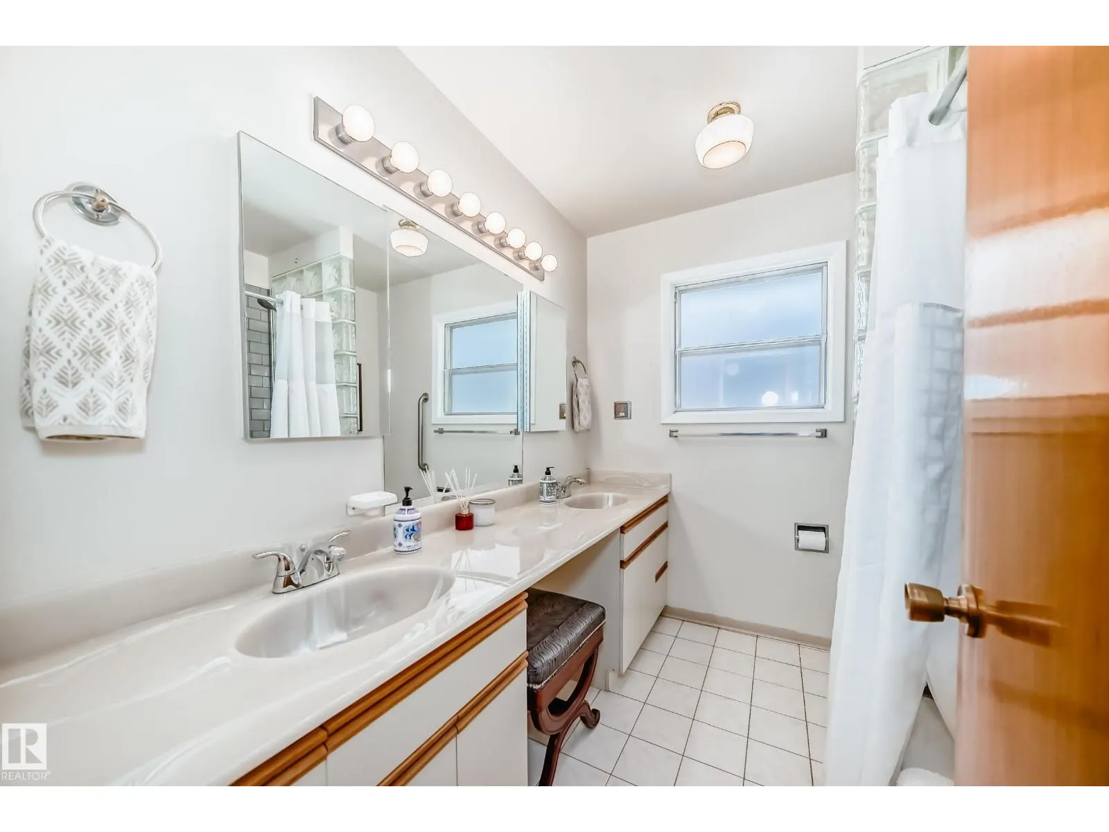 10511 135B AV NW