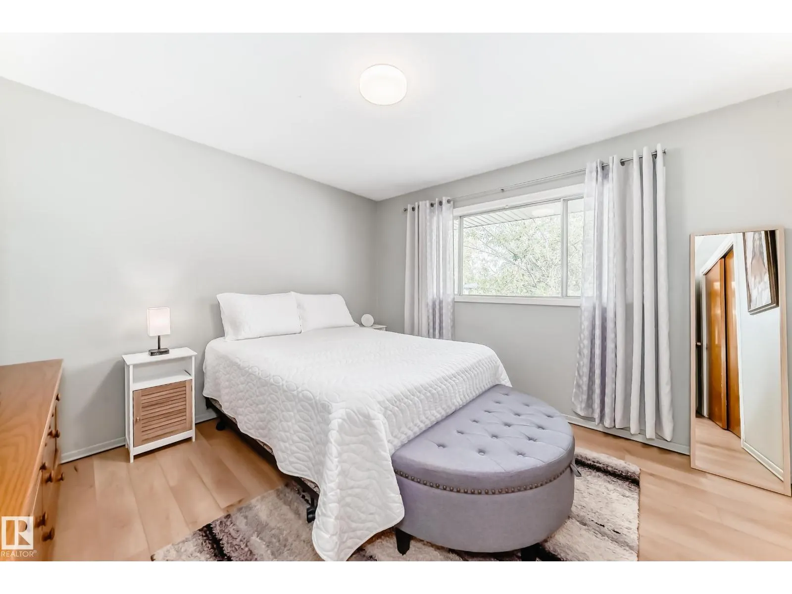 10511 135B AV NW