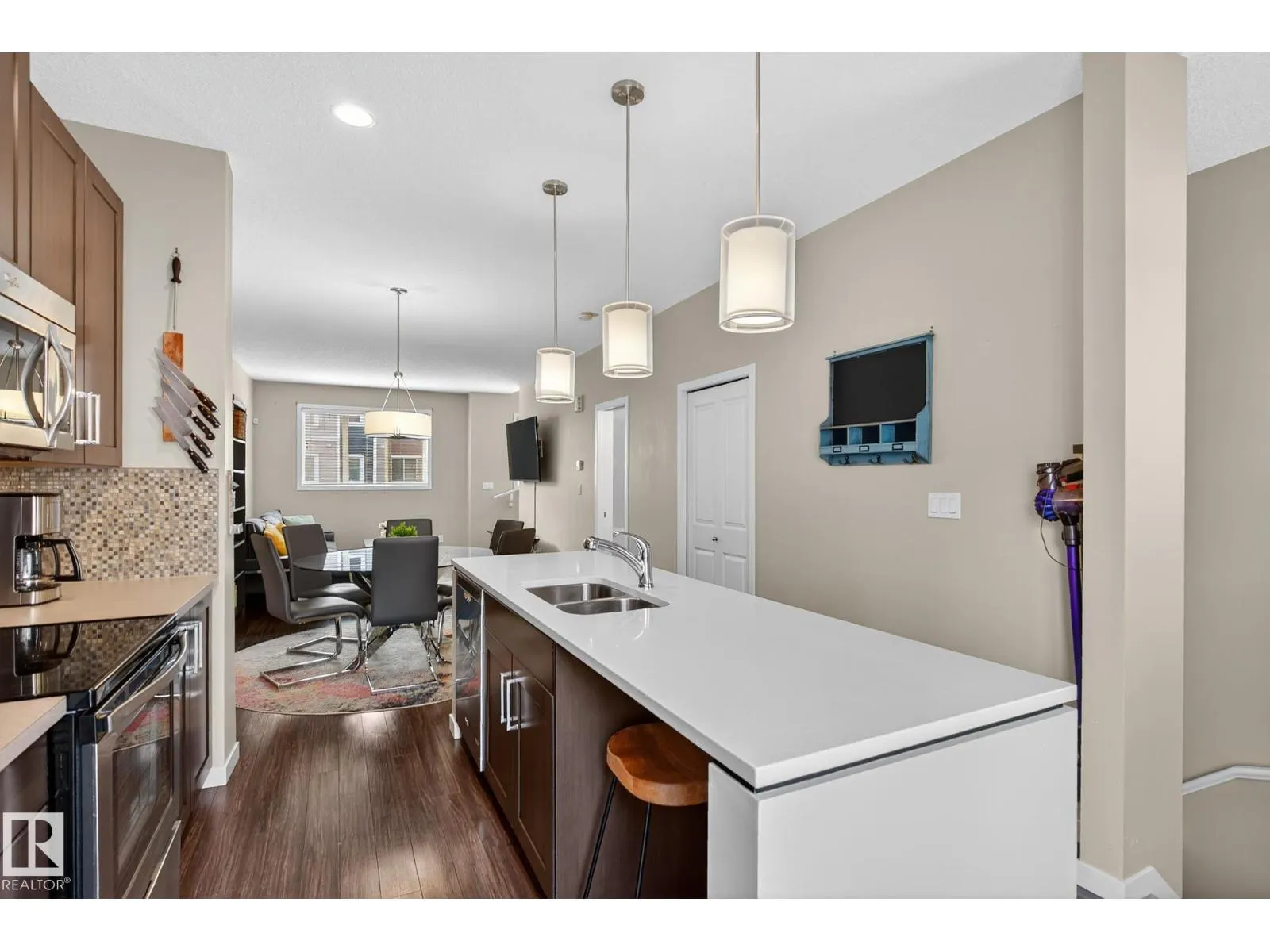 #74 320 SECORD BV NW