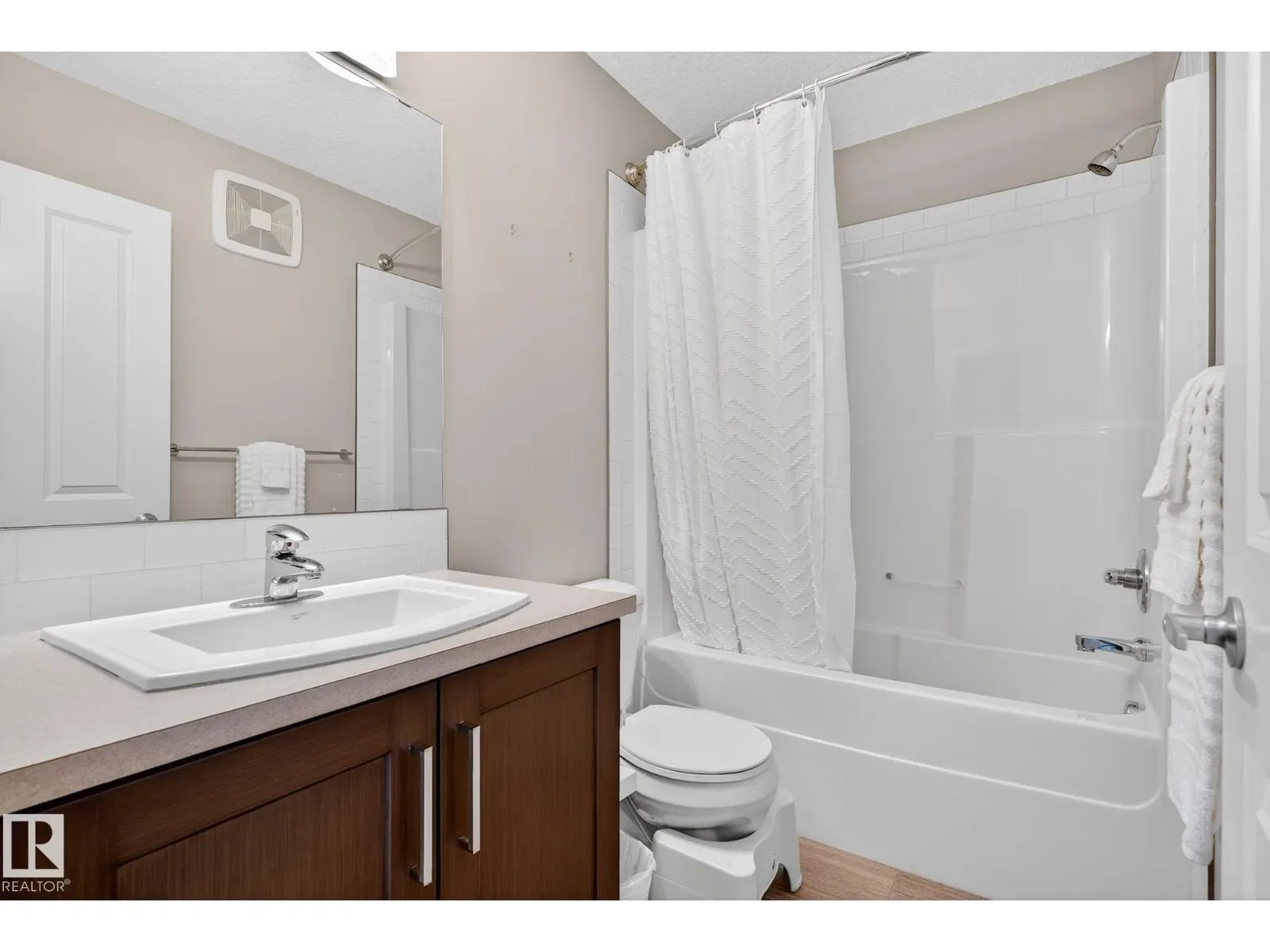 #74 320 SECORD BV NW