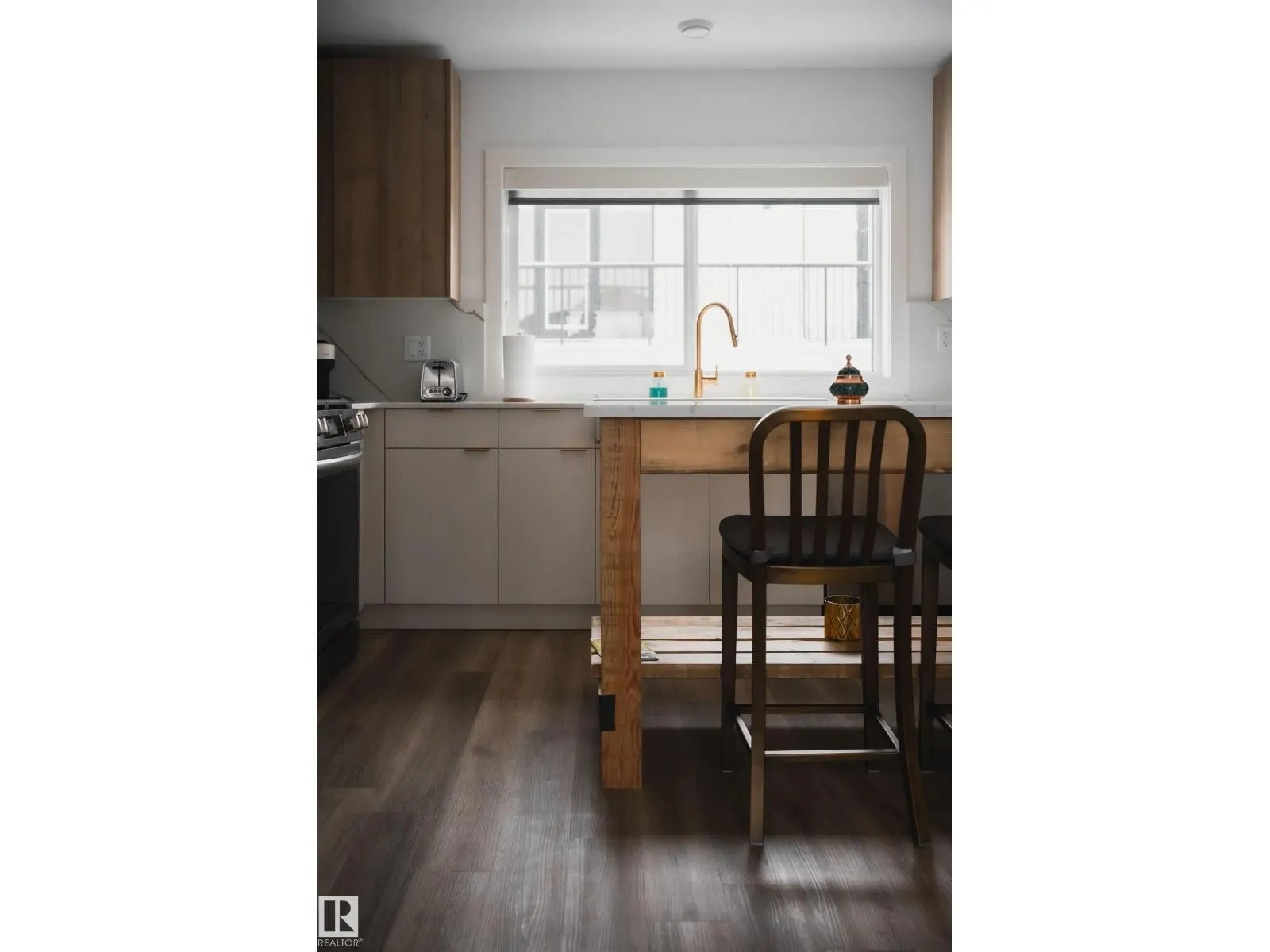 9607 72 AV NW