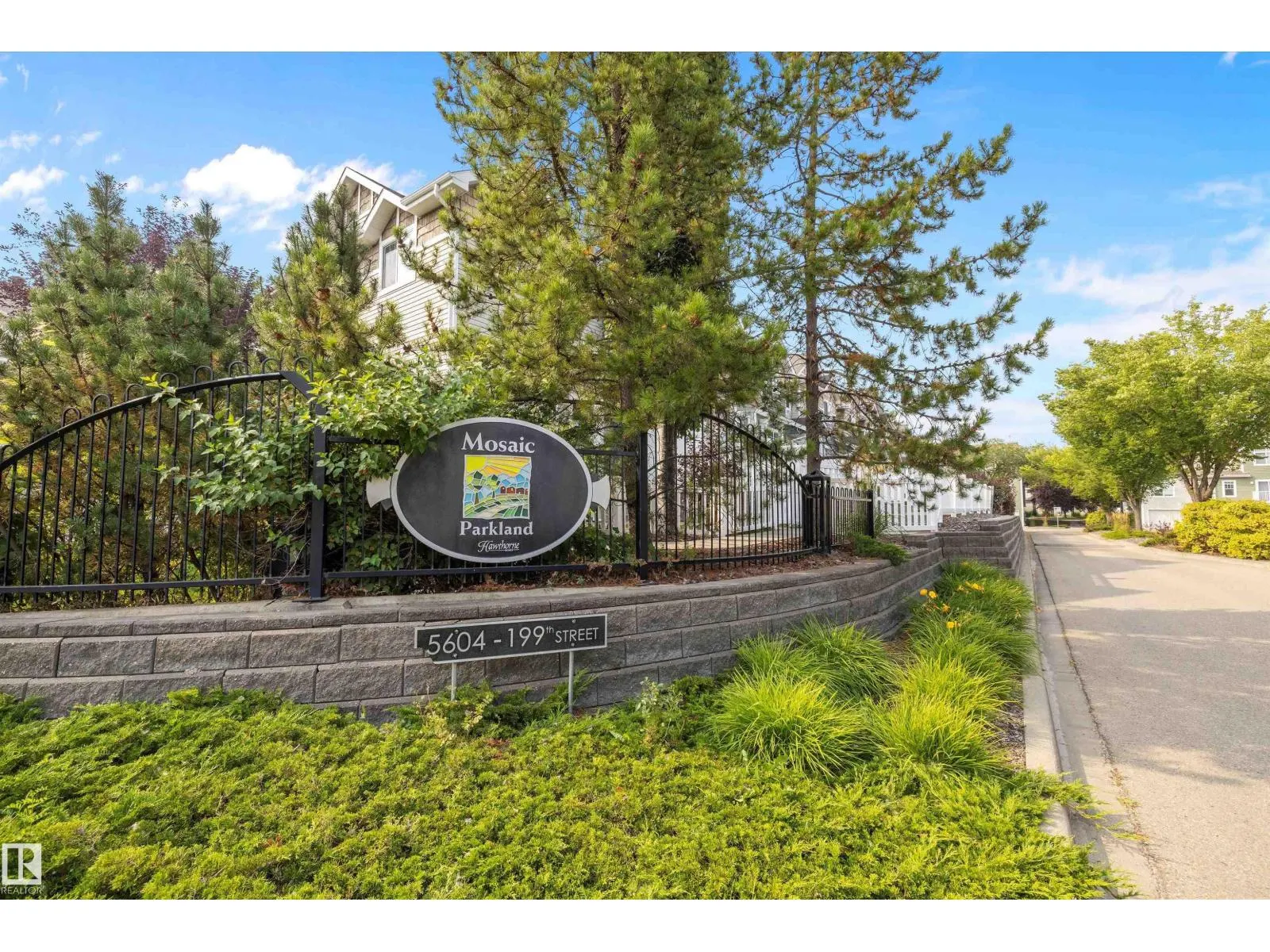 #152 5604 199 ST NW