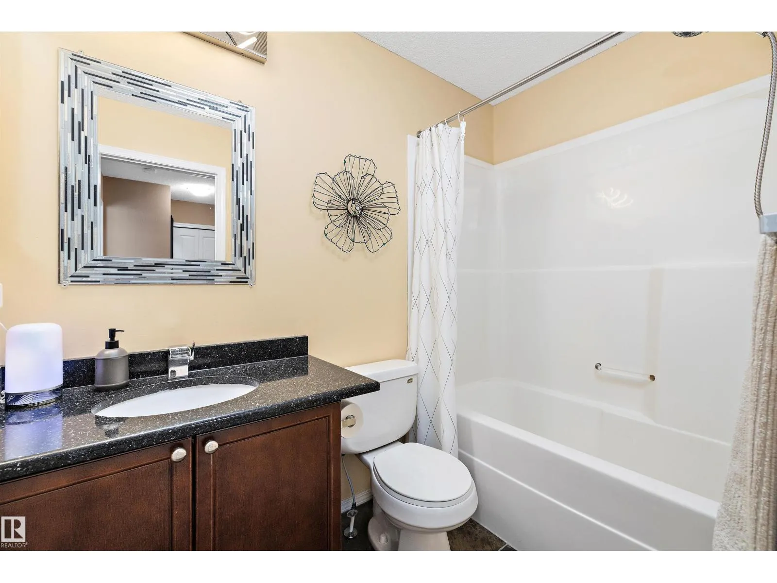 #152 5604 199 ST NW