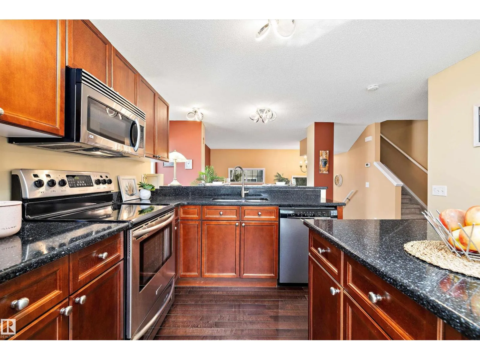 #152 5604 199 ST NW