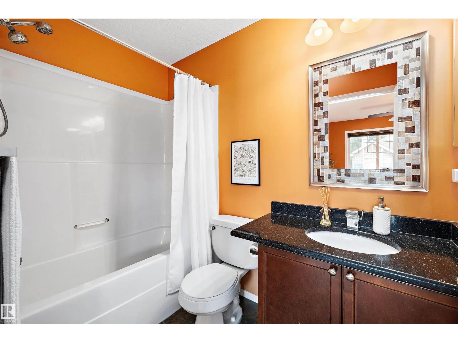#152 5604 199 ST NW