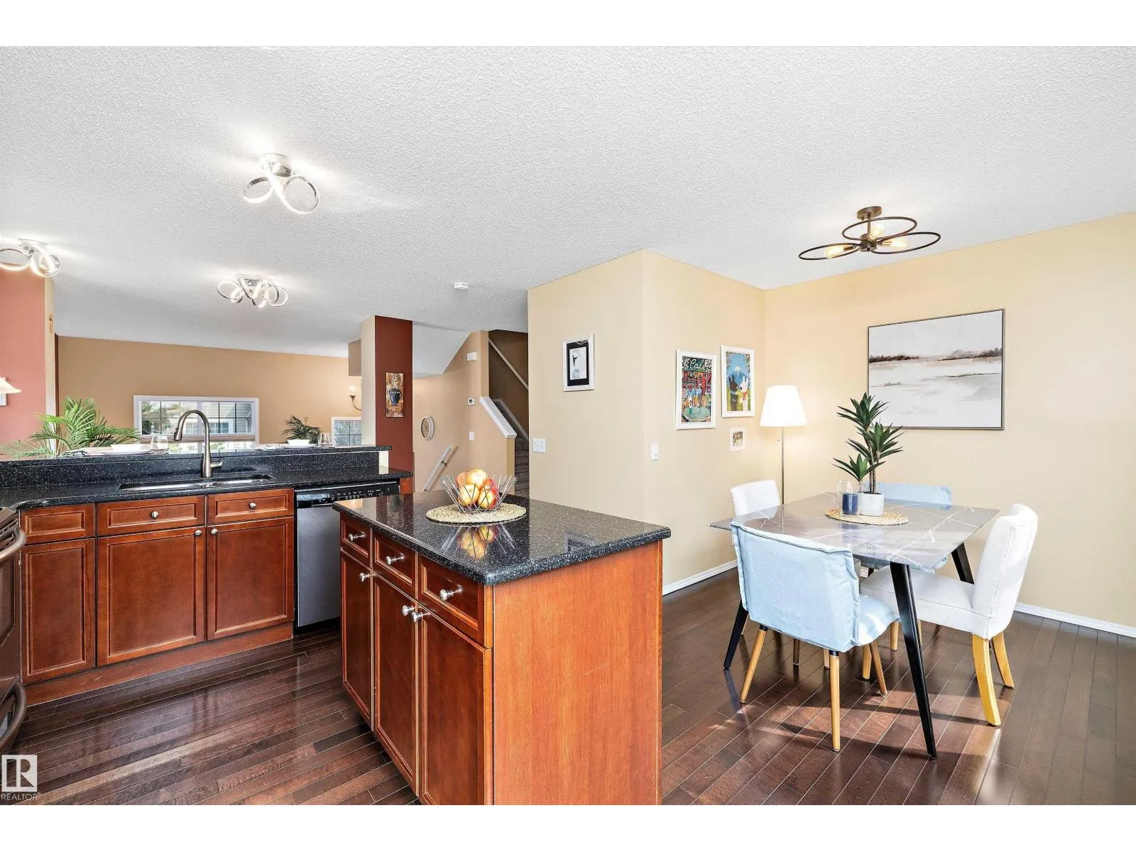 #152 5604 199 ST NW