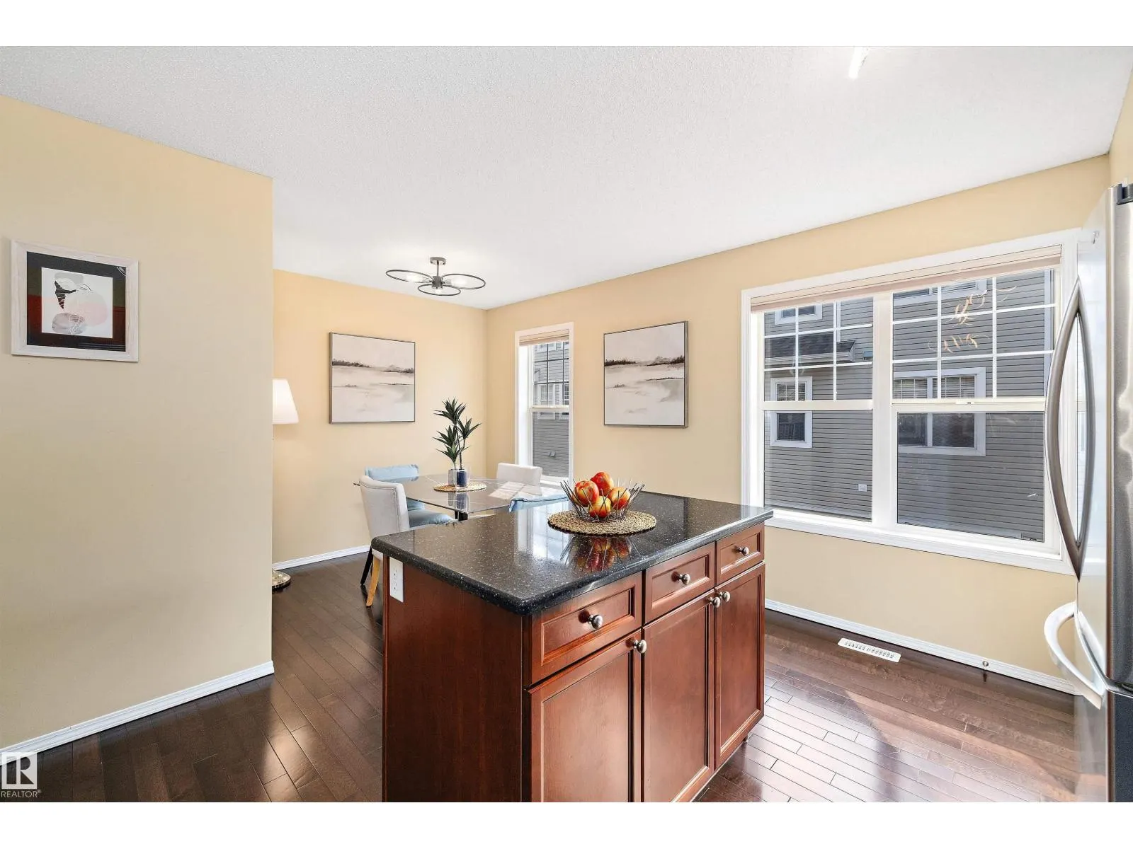 #152 5604 199 ST NW