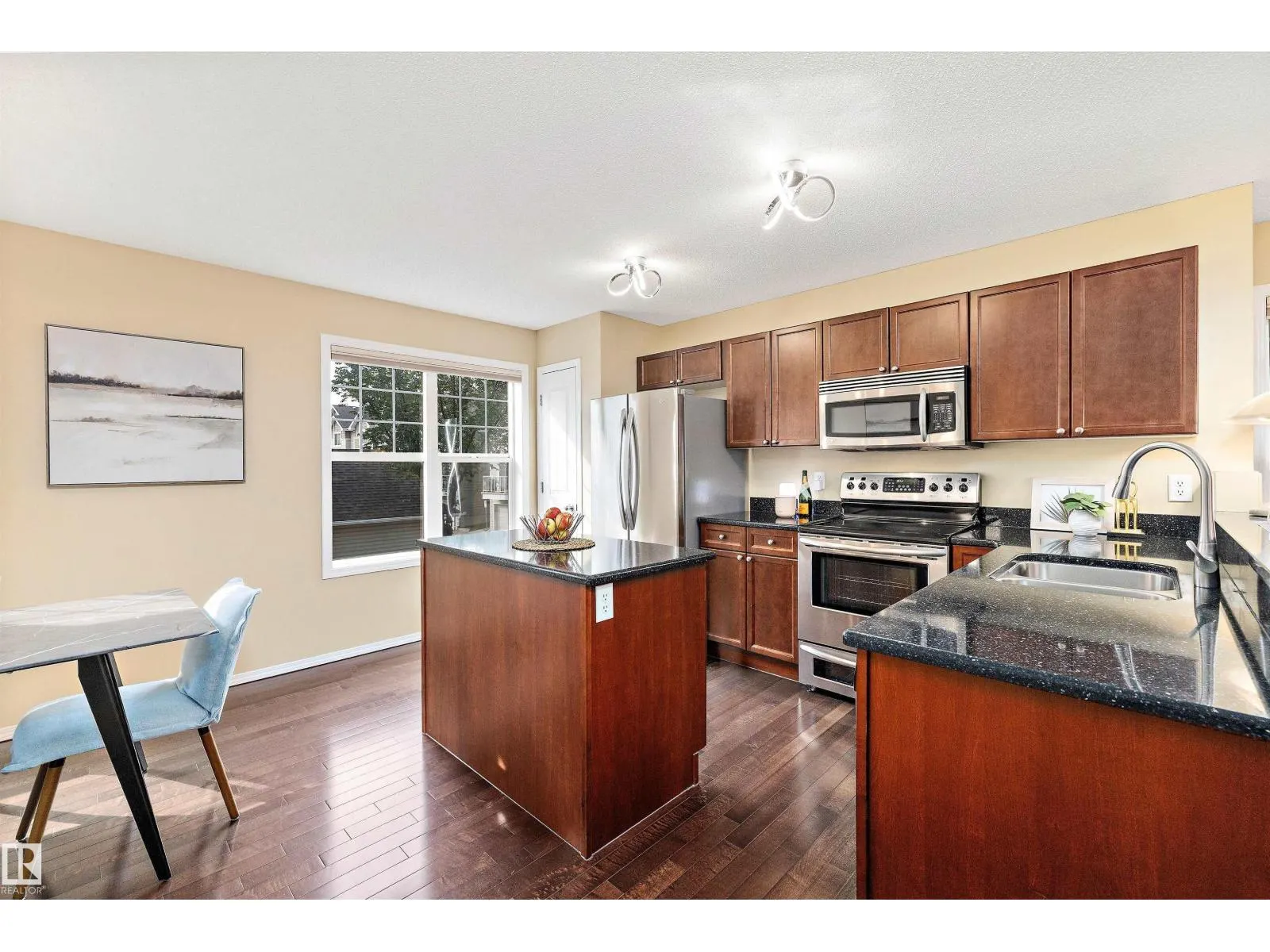 #152 5604 199 ST NW