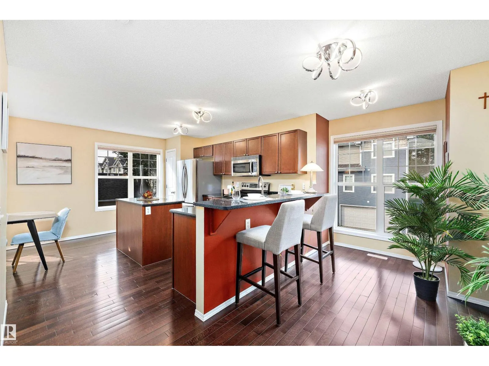 #152 5604 199 ST NW
