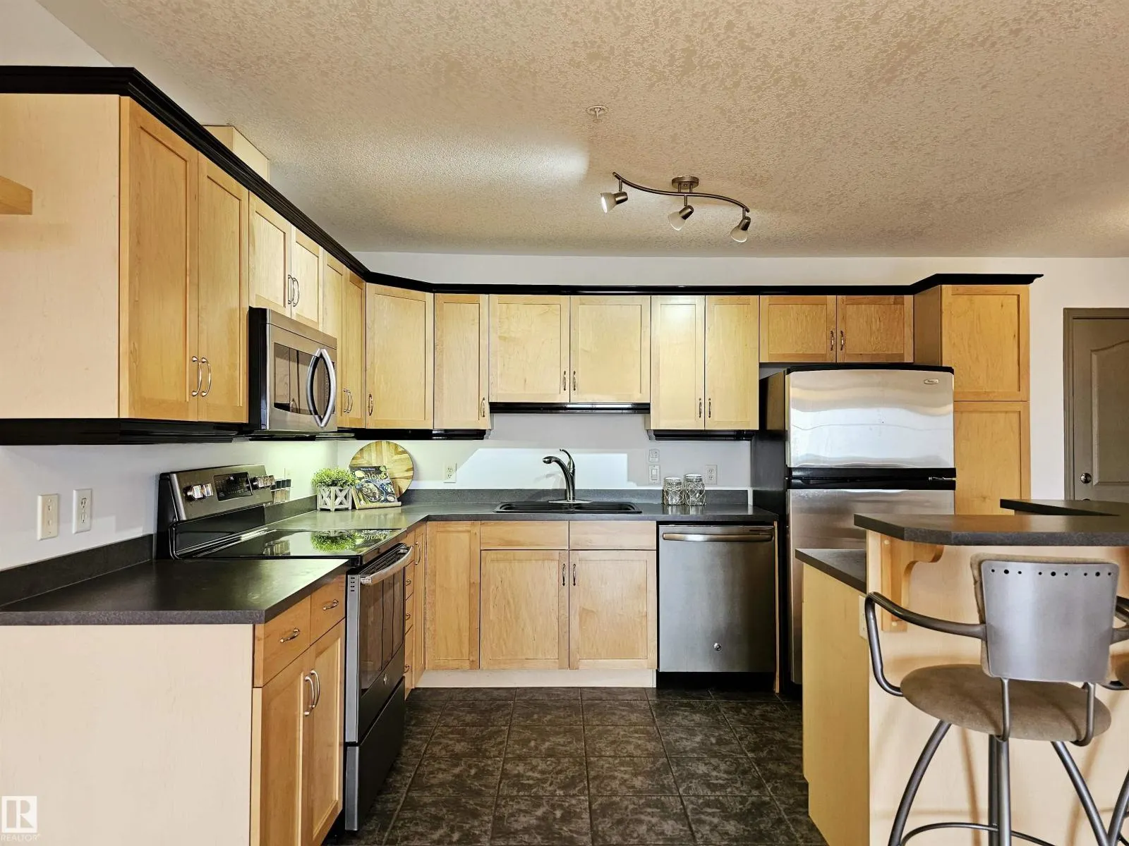 #429 78A MCKENNEY AV