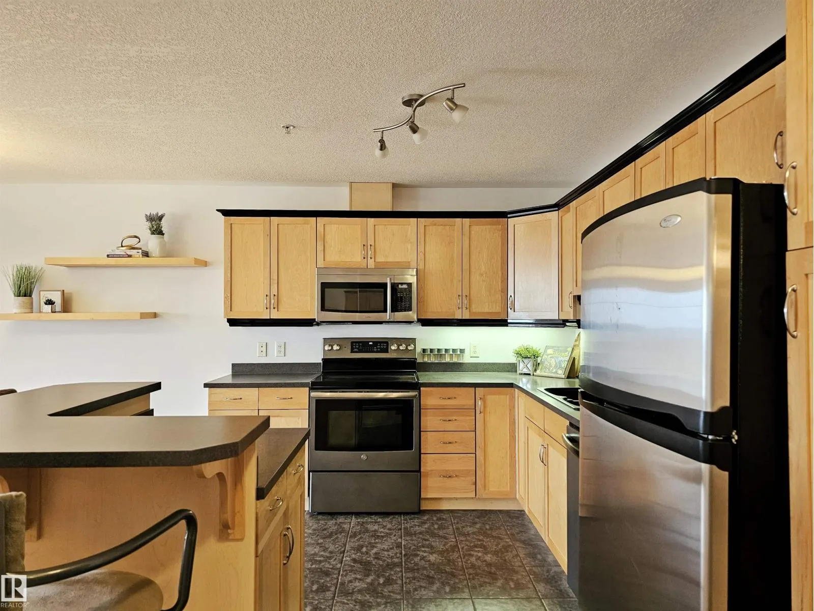 #429 78A MCKENNEY AV