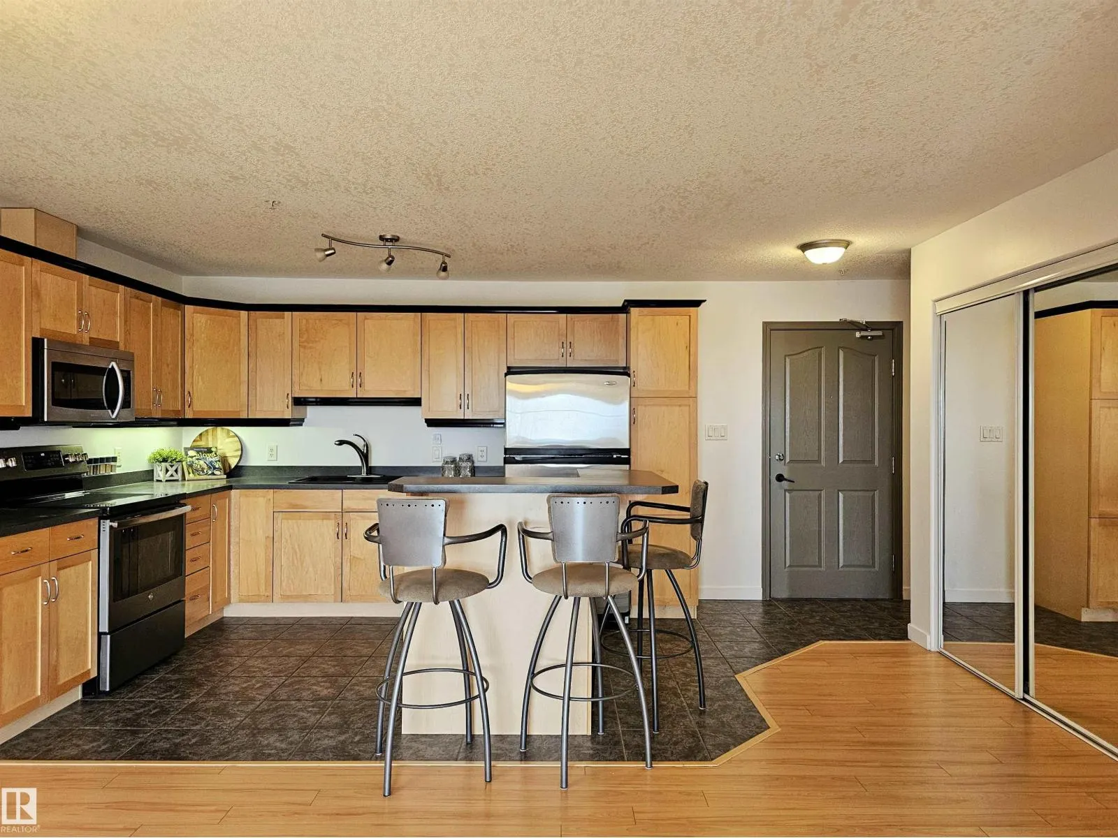 #429 78A MCKENNEY AV