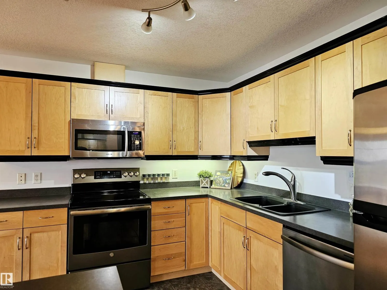 #429 78A MCKENNEY AV